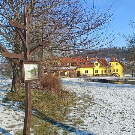 Podvesky Mlyn Hotel Tlumacov Buitenkant foto