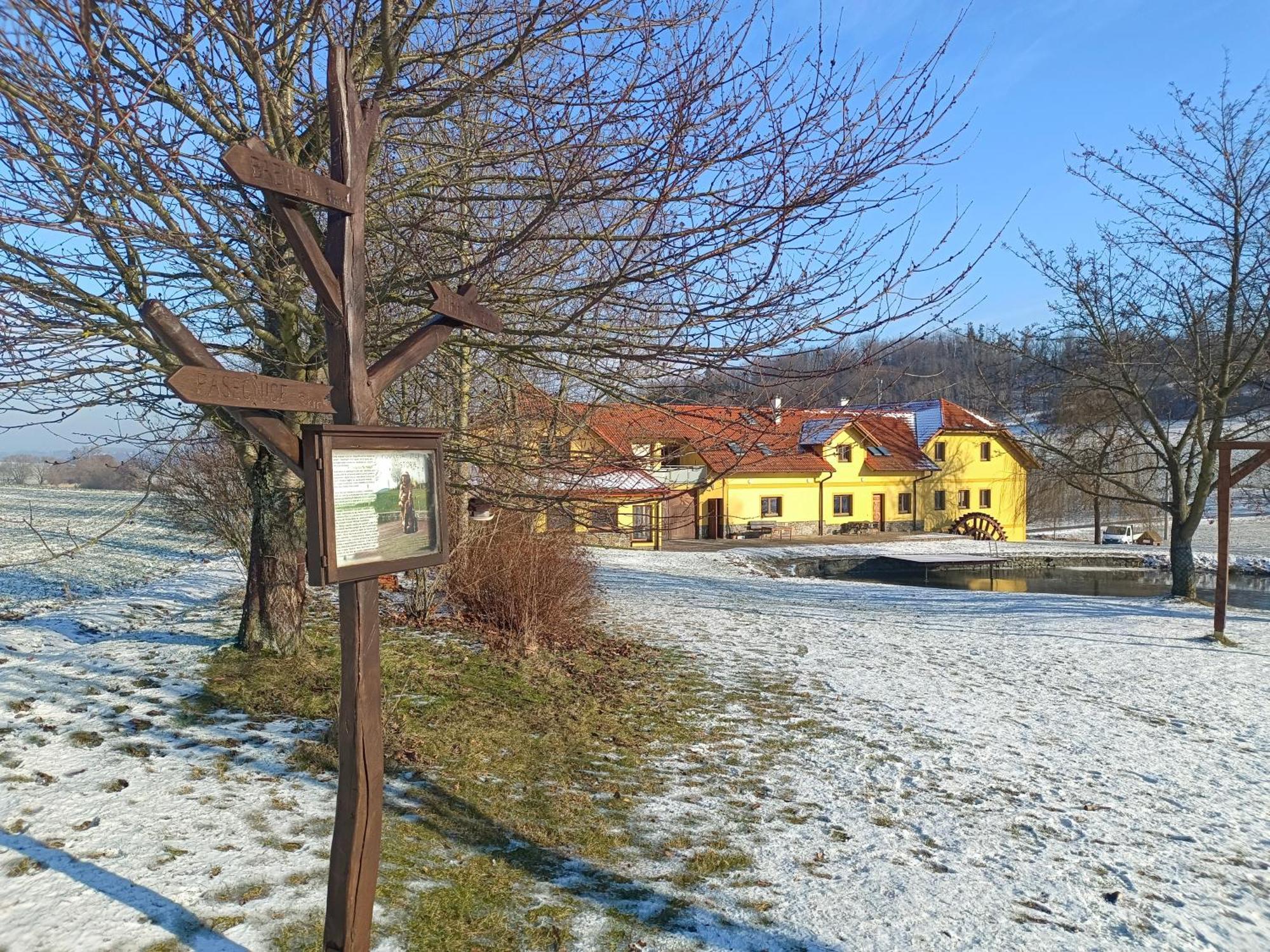Podvesky Mlyn Hotel Tlumacov Buitenkant foto
