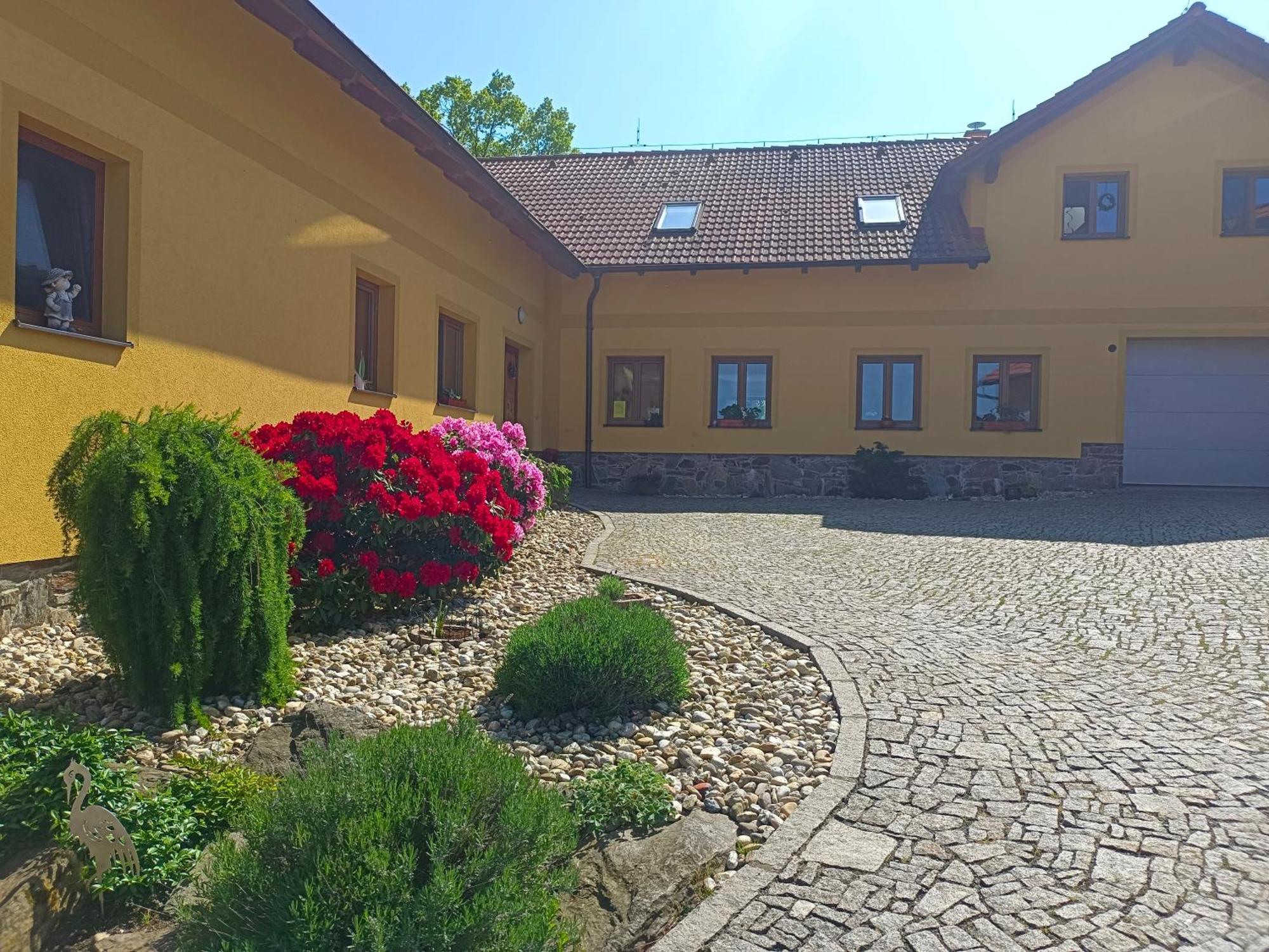 Podvesky Mlyn Hotel Tlumacov Buitenkant foto
